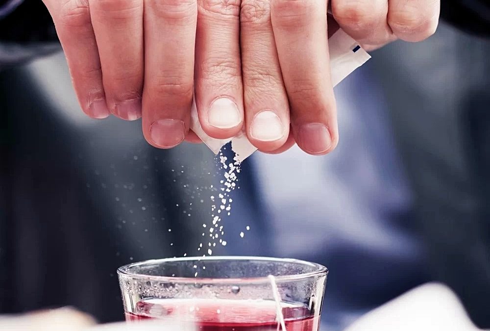 Dois adoçantes artificiais – sacarina e sucralose – podem aumentar o açúcar no sangue